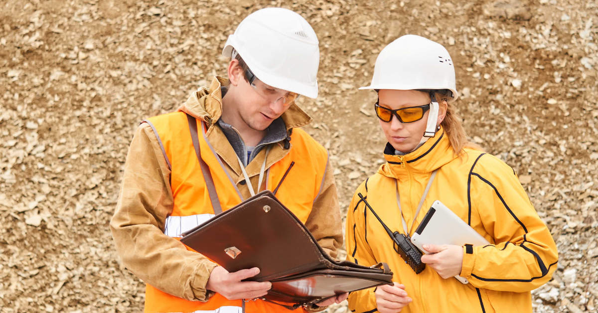 Two supervisors in safety gear reviewing a risk management process in the field, representing the G2 Risk Facilitator Full Course.